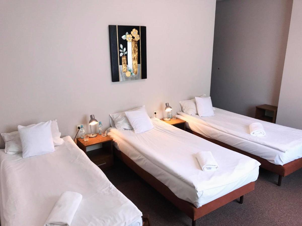 Astral Lejlighedshotel Raszyn Eksteriør billede