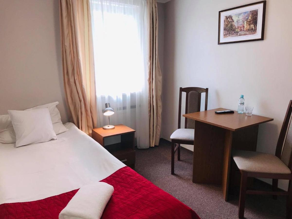 Astral Lejlighedshotel Raszyn Eksteriør billede