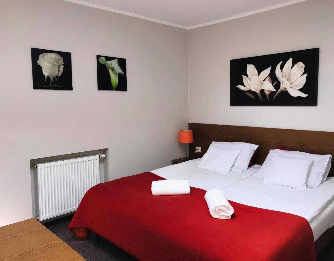 Astral Lejlighedshotel Raszyn Eksteriør billede