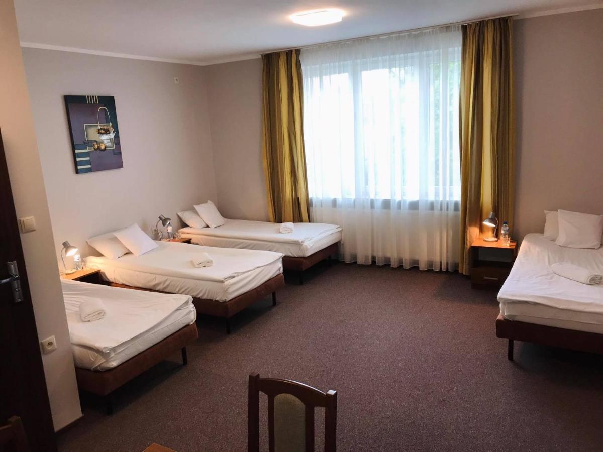 Astral Lejlighedshotel Raszyn Eksteriør billede