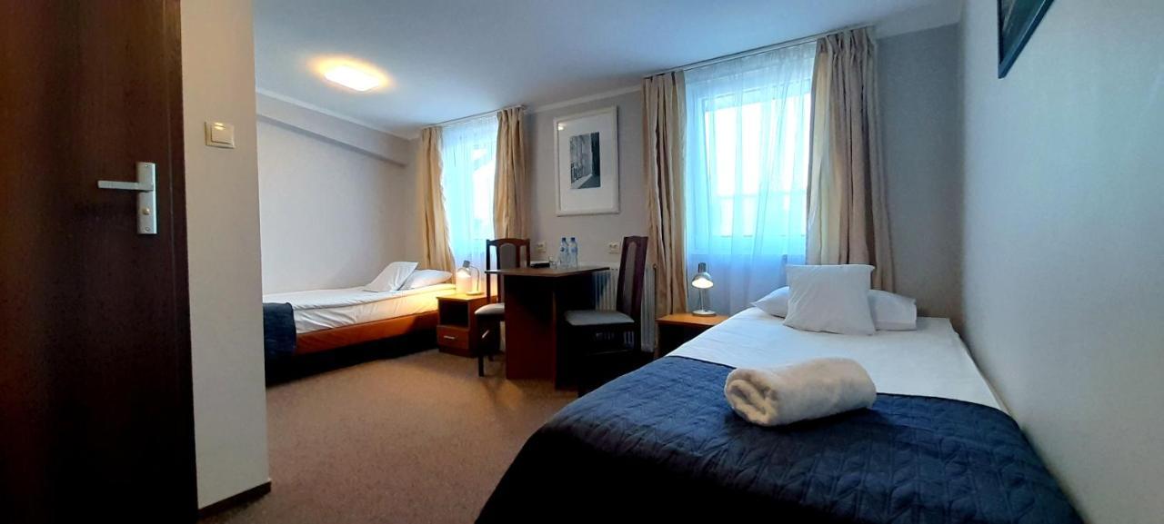 Astral Lejlighedshotel Raszyn Eksteriør billede