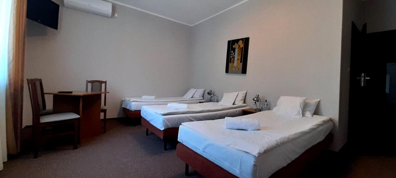 Astral Lejlighedshotel Raszyn Eksteriør billede