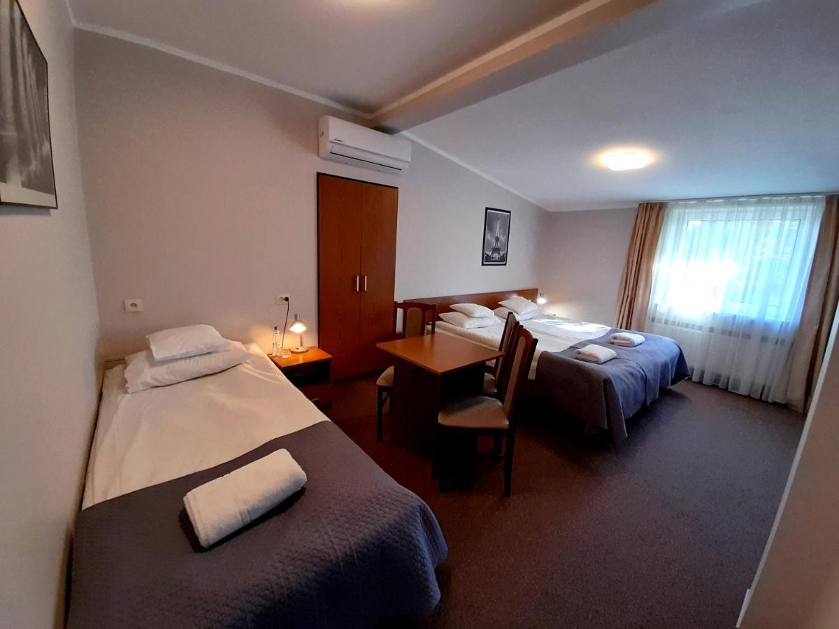 Astral Lejlighedshotel Raszyn Eksteriør billede