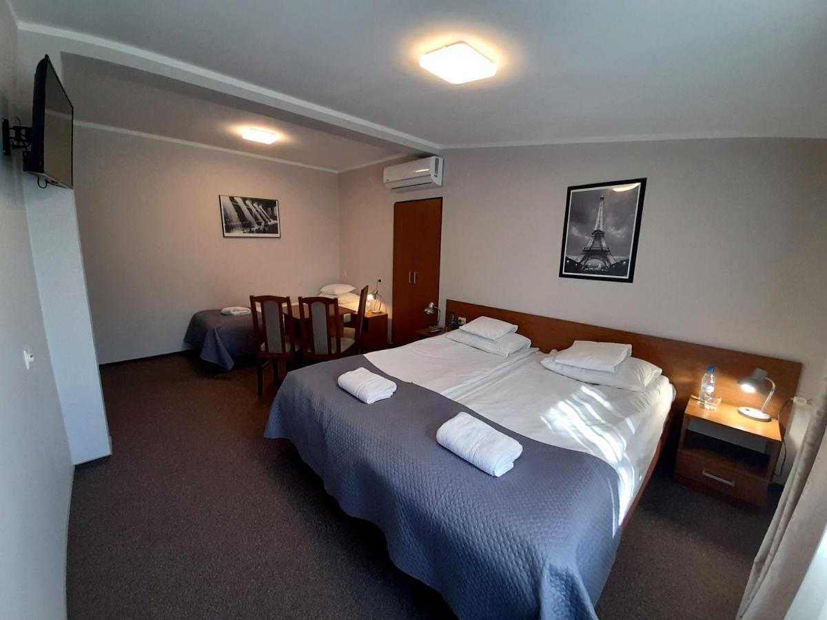 Astral Lejlighedshotel Raszyn Eksteriør billede